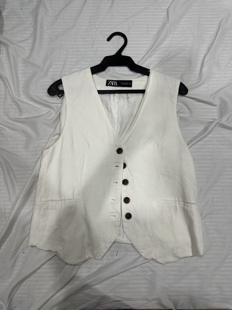 Zara Off White Linen Vest Top (Category: Sleeveless) located in Quezon City. Submitted by tangled8 (Listing ID 1453541924, Image 1). Description: .