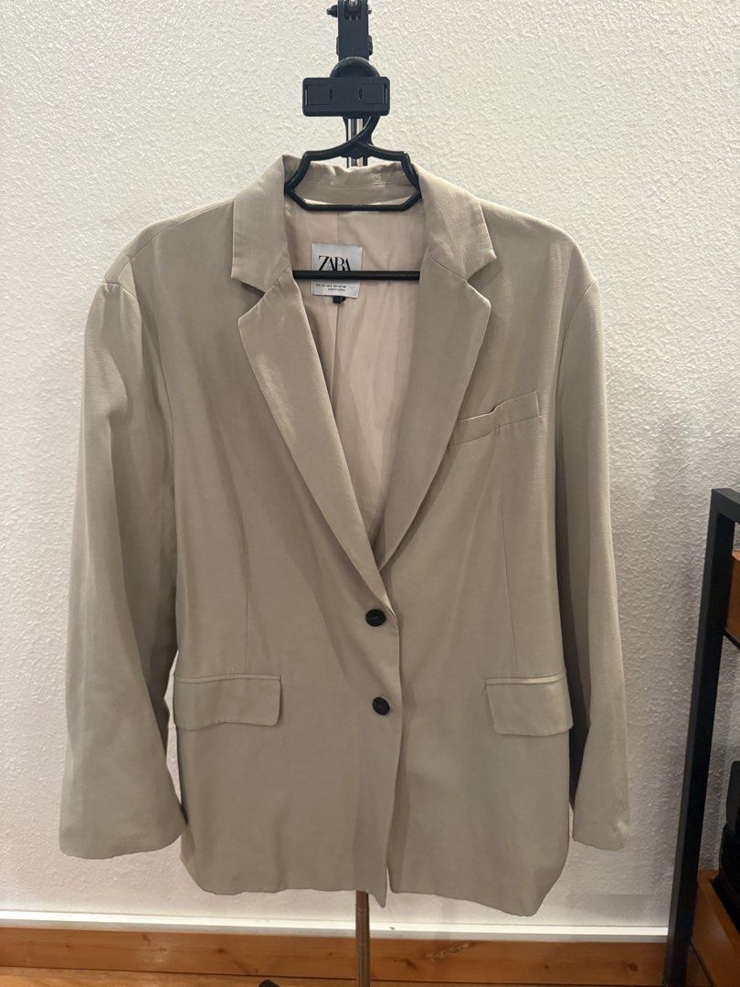 Zara Oversized Blazer (Category: Coats, Jackets and Outerwear) located in Cebu City. Submitted by jad088 (Listing ID 1453534196, Image 1). Description: Size XS - S Color - greenish khaki .