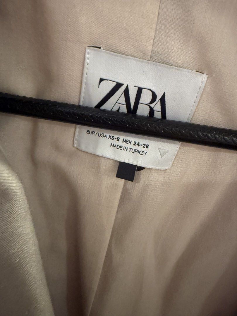 Zara Oversized Blazer (Category: Coats, Jackets and Outerwear) located in Cebu City. Submitted by jad088 (Listing ID 1453534196, Image 2). Description: Size XS - S Color - greenish khaki .