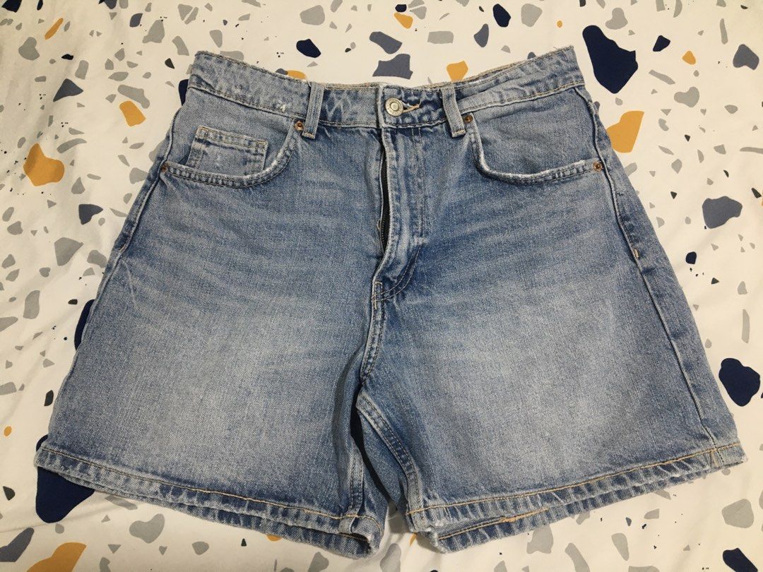Zara shorts (Category: Shorts) located in Batangas. Submitted by decluttery0908 (Listing ID 1453468795, Image 1). Description: TO SAVE TIME and REPETITION, inquiries covered by this listing will go UNANSWERED. PLEASE READ BEFORE ASKING. Make reading a habit. Zara denim shorts Size: pls refer on pics 💯 orig. Bought thru pasabuy Used 2x Rfs: gained weight Color may vary due to lighting No other photos. ✋Please manage your expectations when buying 