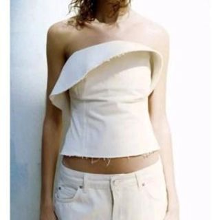(Category: ) located in . Submitted by wardrobeaddict28 (Listing ID 1453583829, Image 1). Description: .