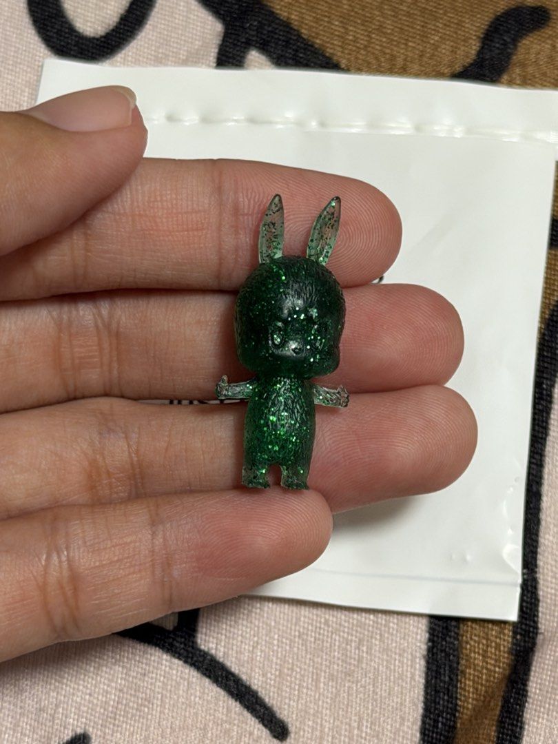 Zimomo Pop Bean (OG Design) (Category: Designer & Blind Box Toys) located in Manila. Submitted by jnndeclutter (Listing ID 1453581108, Image 3). Description: Zimomo Pop Bean Green Glitter 2011 .