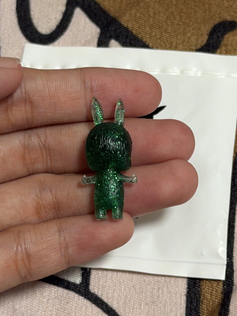 Zimomo Pop Bean (OG Design) (Category: Designer & Blind Box Toys) located in Manila. Submitted by jnndeclutter (Listing ID 1453581108, Image 2). Description: Zimomo Pop Bean Green Glitter 2011 .