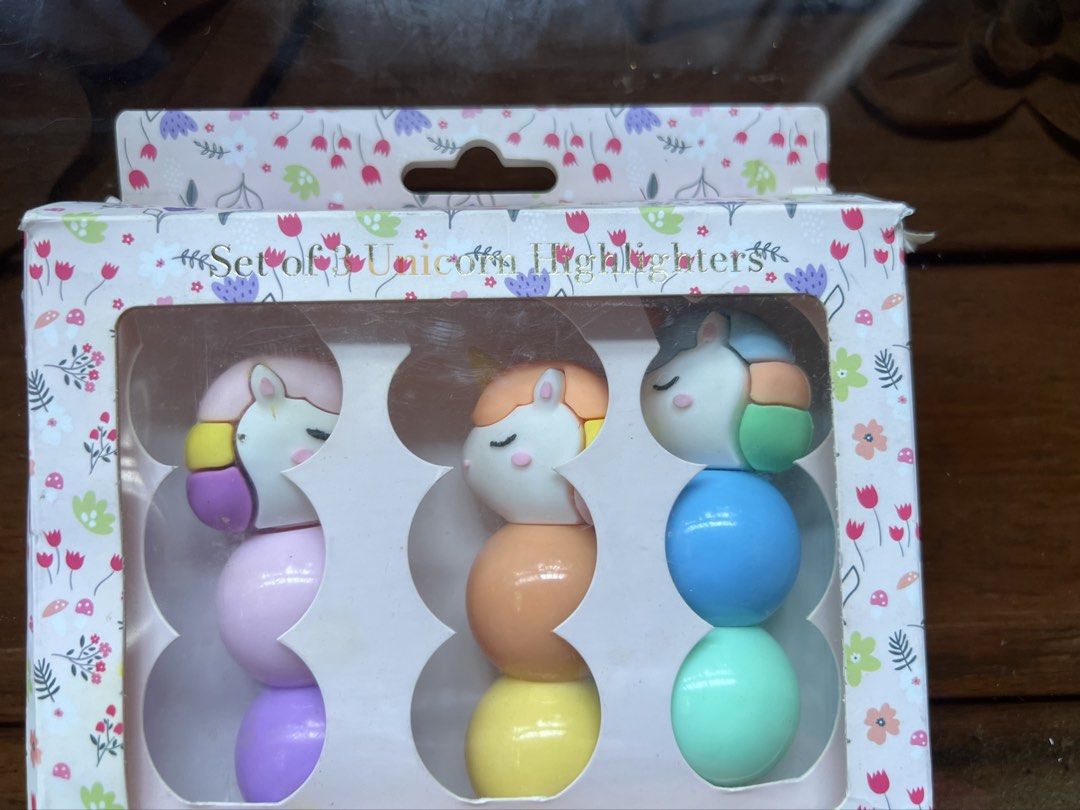 3 multi color highlighters (Category: Makeup) located in Manila. Submitted by trickynick68406 (Listing ID 1458593066, Image 2). Description: Never been used just opened Can send a video .