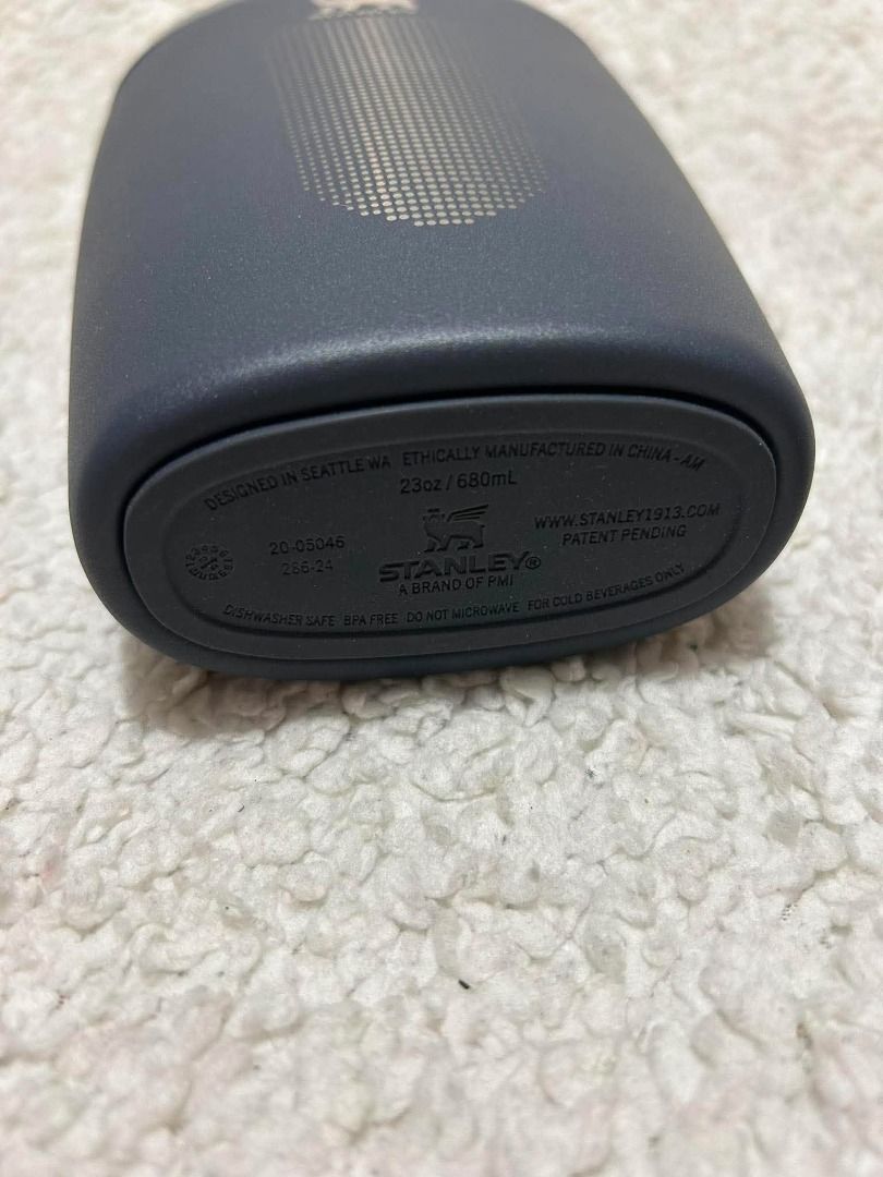 𝐒𝐓𝐀𝐍𝐋𝐄𝐘 - Cross Bottle with Strap (Navy Blue) (Category: Water Bottles & Tumblers) located in General Trias. Submitted by jj_collective_arch (Listing ID 1441569167, Image 3). Description: ✨ Stanley Cross Bottle with Strap ✅ Navy Blue 📌 No Box Selling Price: ₱ 2,899.00.