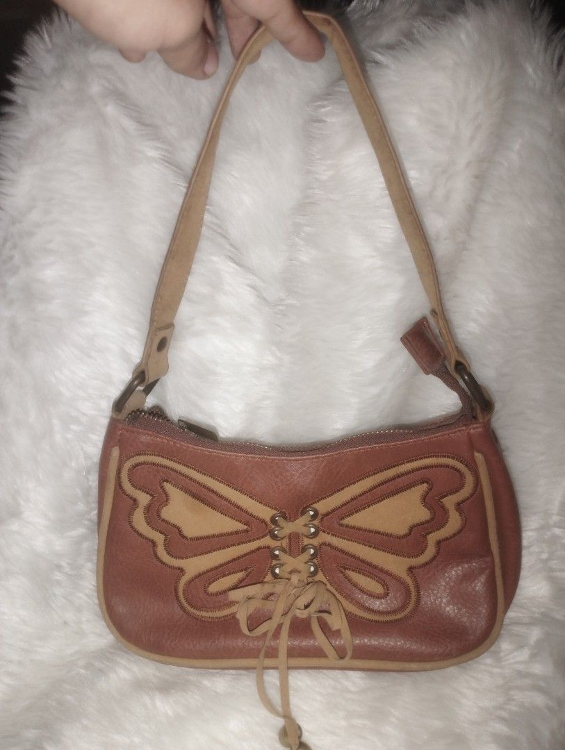 ‼️ PRE-LOVED BAGS ‼️ (Category: Shoulder Bags) located in Marikina City. Submitted by gras.elle_018 (Listing ID 1458644025, Image 1). Description: ‼️PRICE STILL NEGOTIABLE/OPEN FOR REASONABLE OFFERS, PM FOR MORE DETAILS‼️ 📌 MOP: GCASH 📌 MOD: PICK UP or LALAMOVE/SPX/JNT (NO COD 🙅‍♀️).