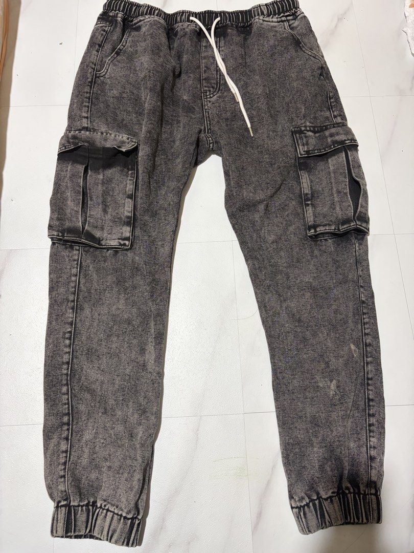Acid Gray Cargo pants (Category: Joggers) located in San Isidro. Submitted by epictiger_e56216 (Listing ID 1458615578, Image 3). Description: In very good condition Once used No issue No damaged Bought this from Shein for 1k plus now selling it for 390 Loc : Magalang pampanga Ship via JNT / payment first .