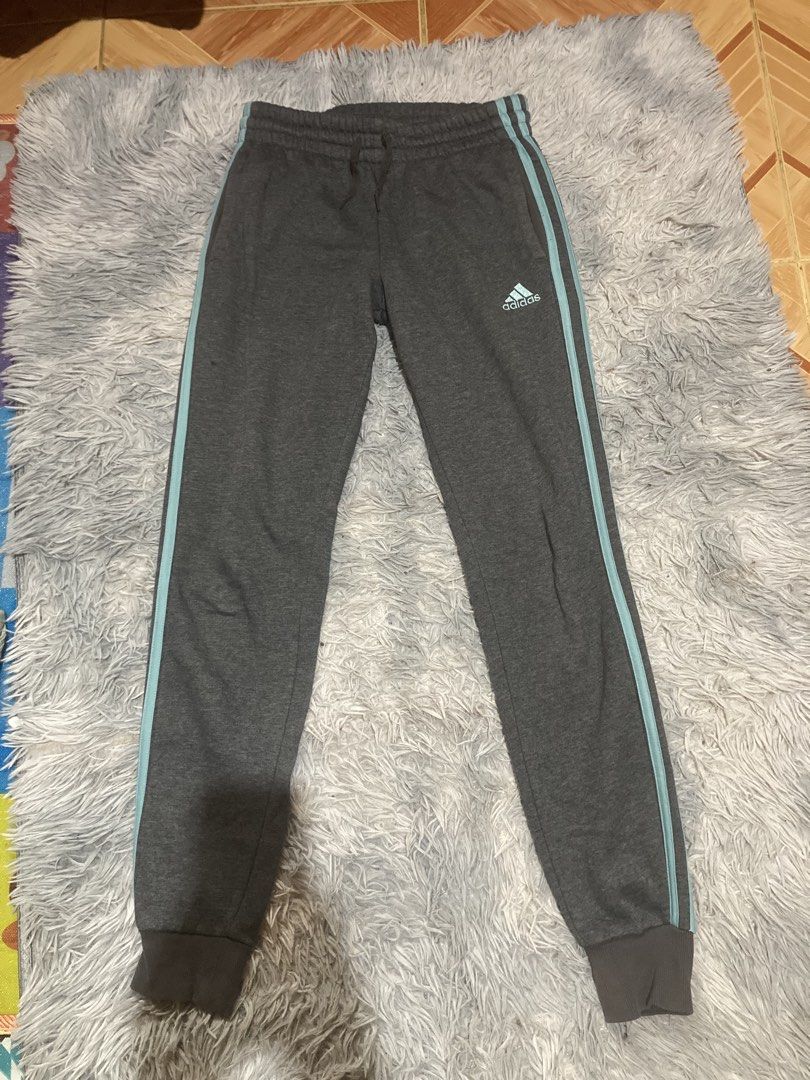 ADIDA Fleece 3-Stripes Pants (Category: Other Bottoms) located in La Trinidad. Submitted by clawver123 (Listing ID 1458556782, Image 2). Description: EXCELLENT CONDITION L -35 W - S to M .