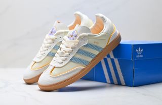 (Category: ) located in . Submitted by khai.uasneakers (Listing ID 1458681302, Image 1). Description: .