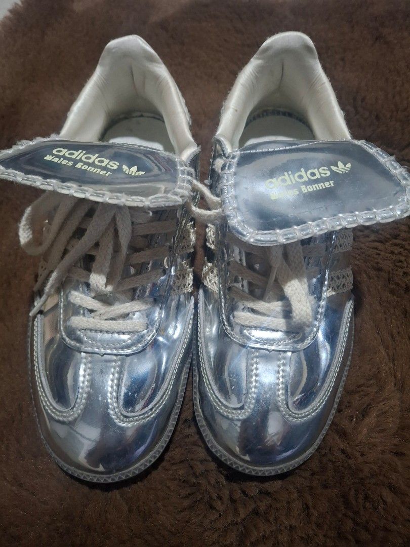10:10 SALE Adidas x Wales Bonner Samba (Category: Sneakers) located in Lipa City. Submitted by kathethings (Listing ID 1458524638, Image 3). Description: Random used only.Purchase here at carousel,seller guaranteed it authentic but for me only.Authenticity not guaranteed.Do self authentication The Details adidas teams up with Wales Bonner to present this updated take on the iconic Samba sneakers. They're made from silver-tone patent leather with 