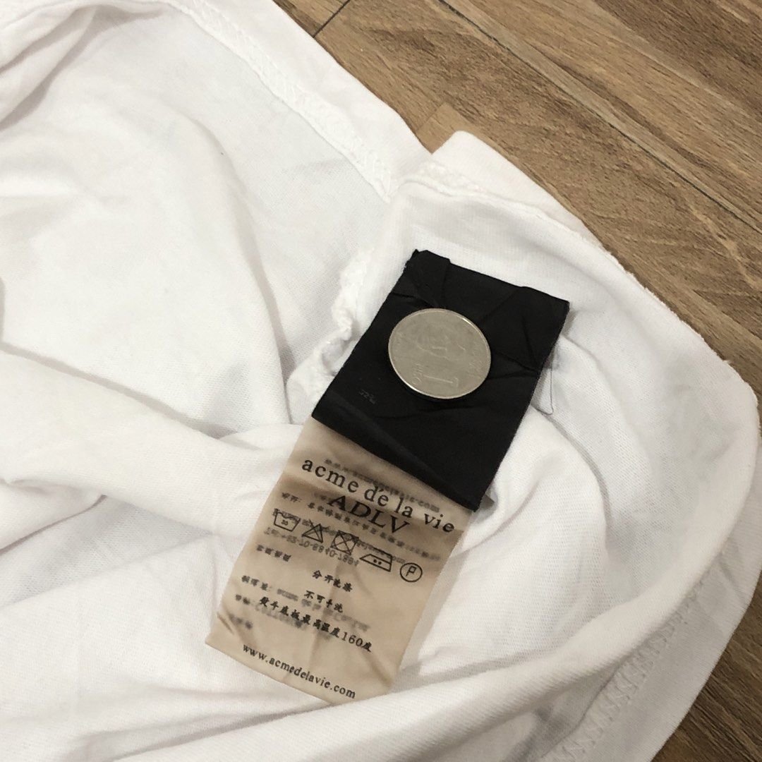 Adlv teddy bear shirt 28 X 23 (Category: Luxury Apparel) located in Cavite. Submitted by danielmathew_987 (Listing ID 1458679659, Image 3). Description: ADLV TEDDY BEAR T-SHIRT Length: 28 Width: 23 Good condition 2 MINIMAL pinhole 📥📥📥 📍Tanza, Cavite.