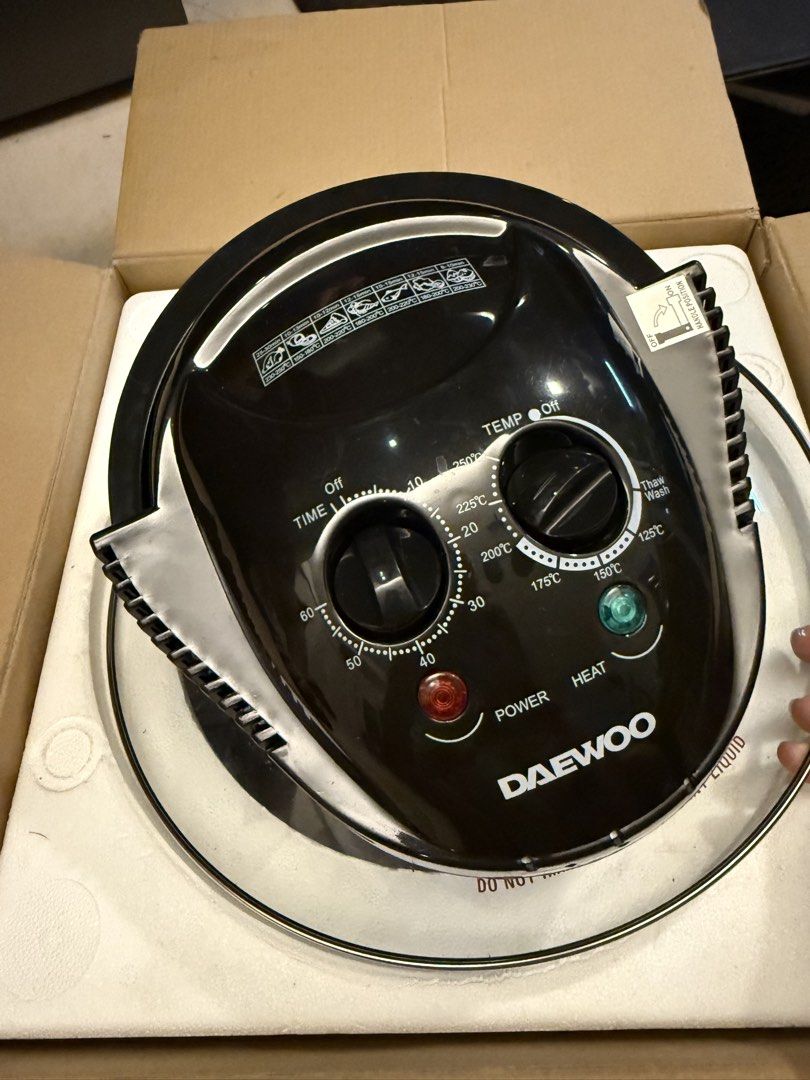 Daewoo 17L Airfryer (Category: Cookware & Accessories) located in Marikina City. Submitted by cluttermatters (Listing ID 1458592458, Image 3). Description: RFS: My mom has migrated to Australia, so we’re currently selling most of her household belongings. Used 4 times only.