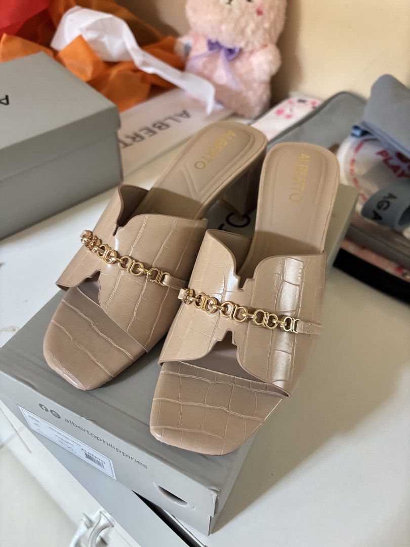 Alberto Beige Croc Embossed Chain Mules Heels Size 36 (Category: Heels) located in Bacolod City. Submitted by jeeyahsells (Listing ID 1458501639, Image 3). Description: - Beige Alberto mules - Size 36 bought and forgotten lol originally ₱1799 - pamigay price already!.