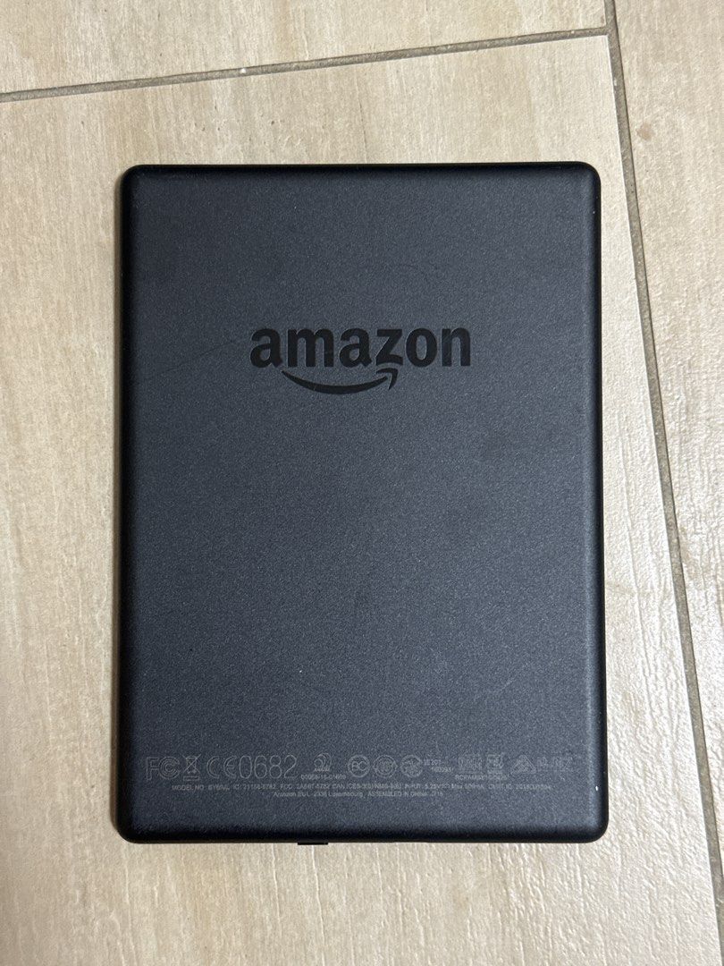 Amazon Kindle E-reader （分類：電子書閱讀器）位於 Hong Kong。 由 nourdong8694 提交（商品編號 1458542504，圖片 1）。簡介： Black Amazon Kindle e-reader. Simple and sleek design. Great for reading books on the go. Compact and lightweight. Easy to hold for long reading sessions. Get yours today!。