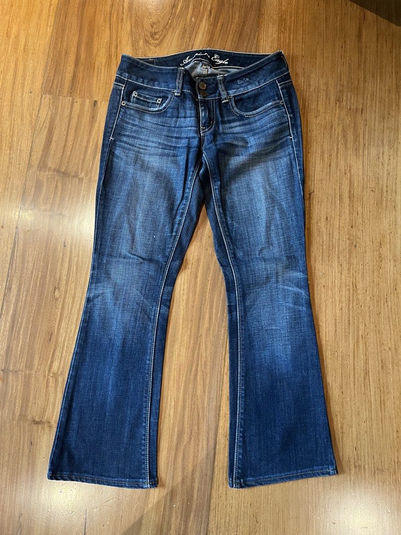 American Eagle Artist Stretch Flare Jeans (Category: Jeans) located in Pasig City. Submitted by d_cluttered (Listing ID 1458649559, Image 1). Description: - Brand: American Eagle - Color: Dark Wash - Style: Flare Leg ('Artist' model) - Size: 0 - Features: Stretch fabric for comfort, button and zip closure, classic five-pocket design - Occasion: Great for everyday wear - Price slightly negotiable .