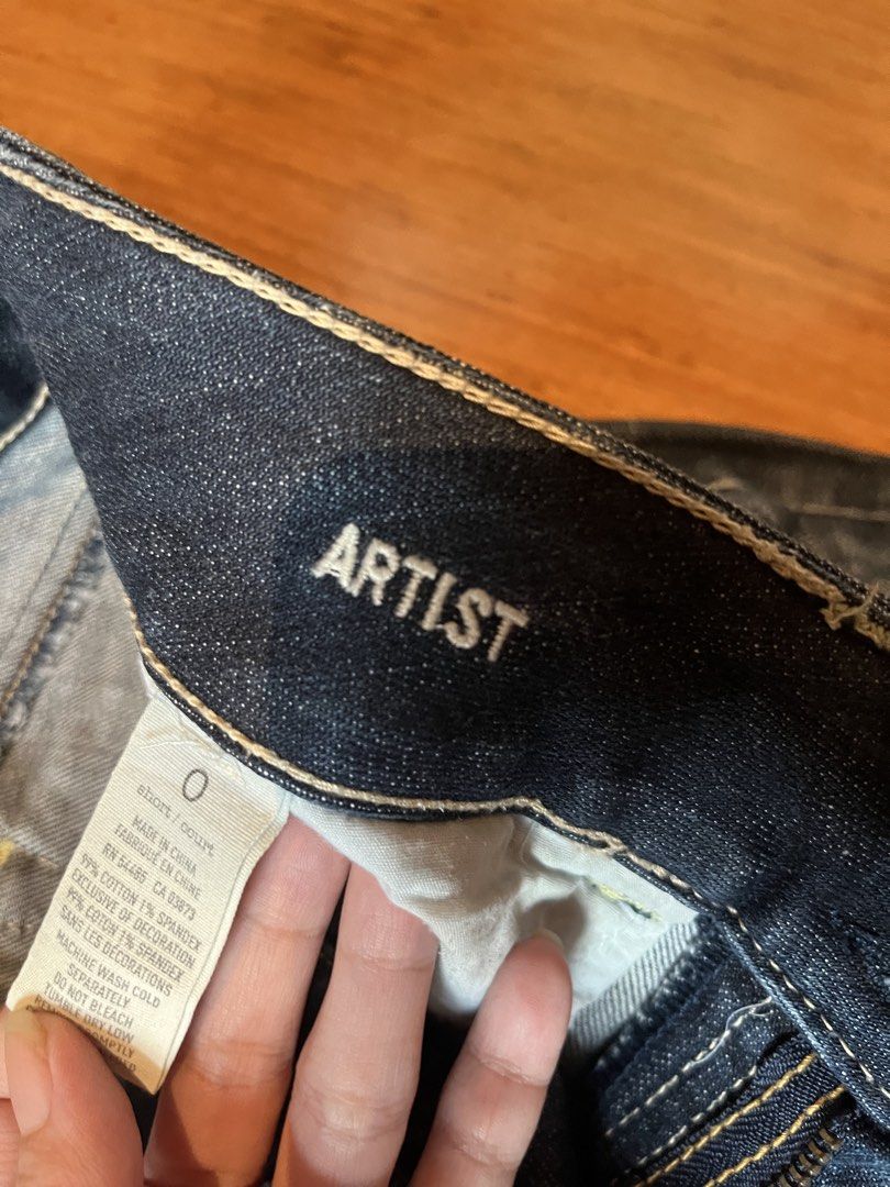 American Eagle Artist Stretch Flare Jeans (Category: Jeans) located in Pasig City. Submitted by d_cluttered (Listing ID 1458649559, Image 3). Description: - Brand: American Eagle - Color: Dark Wash - Style: Flare Leg ('Artist' model) - Size: 0 - Features: Stretch fabric for comfort, button and zip closure, classic five-pocket design - Occasion: Great for everyday wear - Price slightly negotiable .