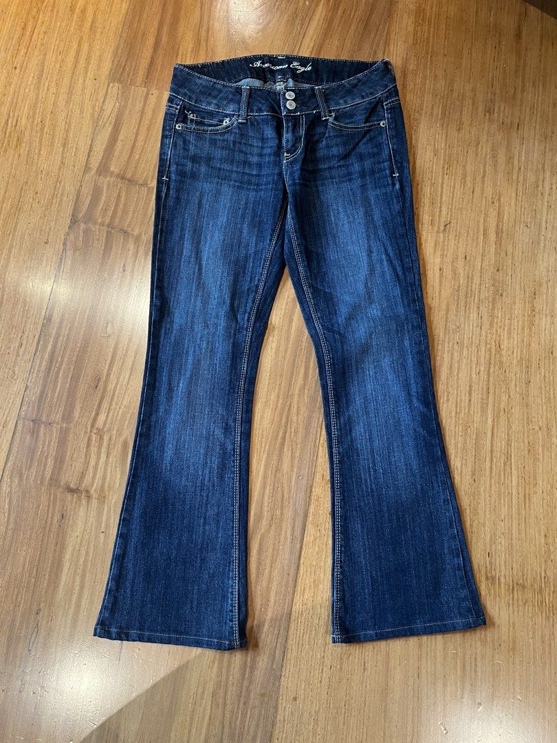 American Eagle Flare Jeans Dark Wash Stretch Size 2 (Category: Jeans) located in Pasig City. Submitted by d_cluttered (Listing ID 1458649423, Image 1). Description: - Brand: American Eagle - Style: Dark wash flare jeans - Size: 2 - Features: Comfortable stretch - Perfect for: Everyday wear, classic styling - Negotiable .