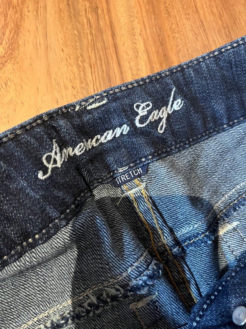 American Eagle Flare Jeans Dark Wash Stretch Size 2 (Category: Jeans) located in Pasig City. Submitted by d_cluttered (Listing ID 1458649423, Image 2). Description: - Brand: American Eagle - Style: Dark wash flare jeans - Size: 2 - Features: Comfortable stretch - Perfect for: Everyday wear, classic styling - Negotiable .