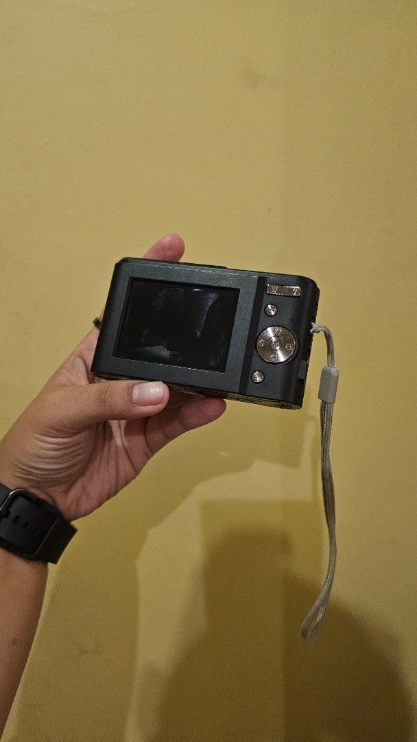 Andoer 48.0 MP Digital Camera with 16x Zoom (Category: Cameras) located in Marikina City. Submitted by aitaaaag (Listing ID 1458625458, Image 3). Description: Black Andoer DC301 Digital Camera - unit only - defective, for spare parts only.