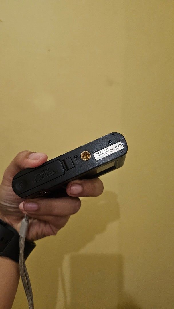 Andoer 48.0 MP Digital Camera with 16x Zoom (Category: Cameras) located in Marikina City. Submitted by aitaaaag (Listing ID 1458625458, Image 2). Description: Black Andoer DC301 Digital Camera - unit only - defective, for spare parts only.