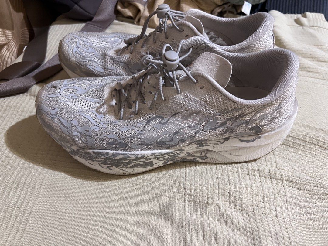 Anta (Category: Sneakers) located in Manila. Submitted by dizonsalv23460 (Listing ID 1458620965, Image 3). Description: - White and grey Anta running shoes - Unique abstract pattern on uppers and midsole - Lace-up closure with speed laces - Ideal for running or everyday wear - Minor scuffs on soles.