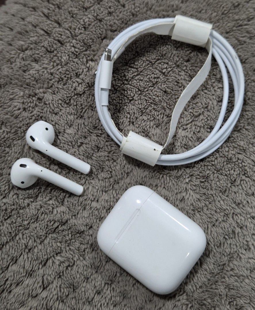 APPLE AIRPODS 1ST GEN — ORIGINAL (Category: Earphones) located in Manila. Submitted by jane_015 (Listing ID 1458662626, Image 2). Description: 🎧 APPLE AIRPODS 1ST GEN — ORIGINAL 💰₱3,000 Looking for affordable Apple AirPods? ✨ Pre-loved AirPods 1st Generation, perfect for music, calls, videos, and everyday use! 📌 ITEM DETAILS ✅ Working properly ✅ Both earbuds working ✅ With charging case ✅ With charging cord ✅ Good condition 📦 Pre-loved / used