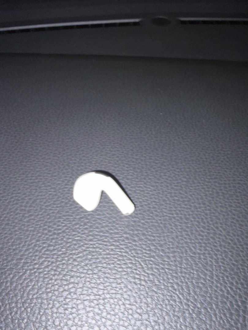 Apple AirPods 4 (Left) - original Earbud (Category: Earphones) located in Manila. Submitted by raiswitch (Listing ID 1458602608, Image 2). Description: - Apple AirPods Pro Right Earbud - Color: White - Replacement piece only - Fully functional and works perfectly - **Important:** Charging case NOT included. This is for the earbud only With minimal dog bite marks but presentable and ok hehe..