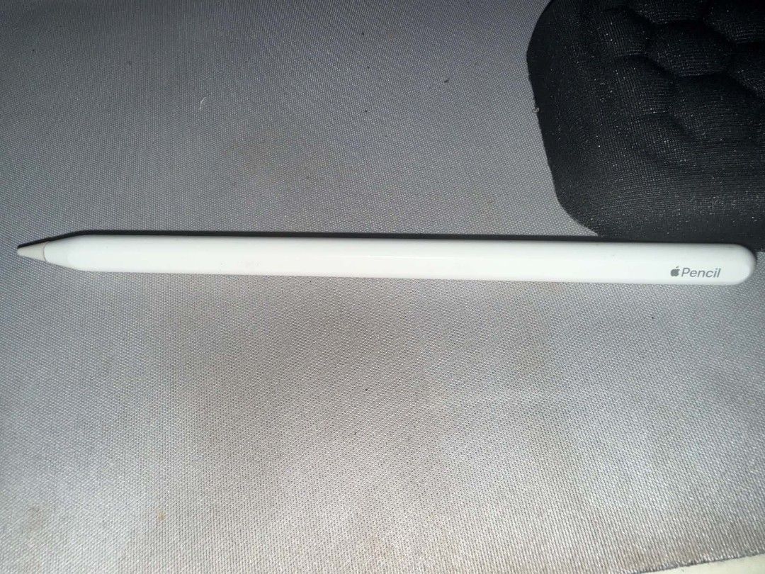 Apple Pen 2nd Gen (Category: Other Mobile & Gadget Accessories) located in Manila. Submitted by sammybodi18226 (Listing ID 1458590883, Image 2). Description: Model: Apple Pen 2nd Gen Year bought: 2024 Where: Italy apple store Original price: 8k Inclusion: Just the pen itself (naiwan na yung box and extra tip sa italy) RFS: barely used anymore 🚚: meet up only or lalamove (sf will be shouldered by buyer).