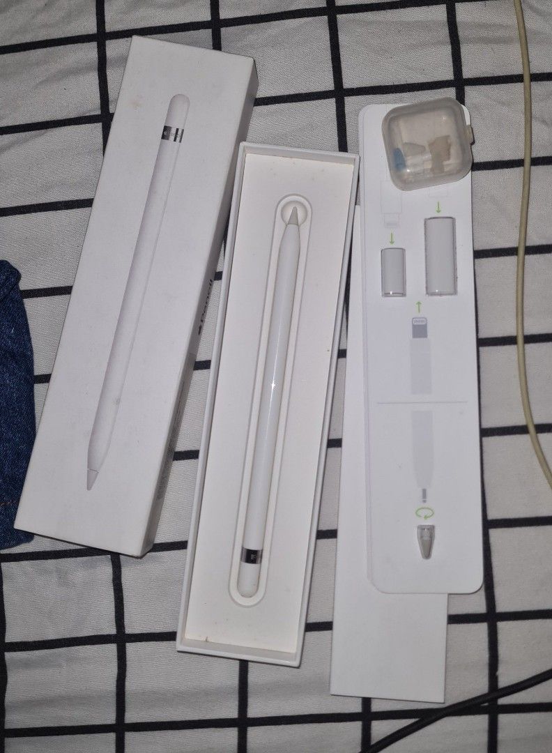 Apple Pencil 1st Geberation (Category: Other Accessories) located in Quezon City. Submitted by bubugom (Listing ID 1458522054, Image 1). Description: Great condition, di masyado nagamit with extra nibs and nib protector Last price na po 📌 Brgy Pasong Tamo QC mod: pick up or gr4b/ lalam0ve mop: gcash, gotyme, maya, maribank, NO COD & ABONO .