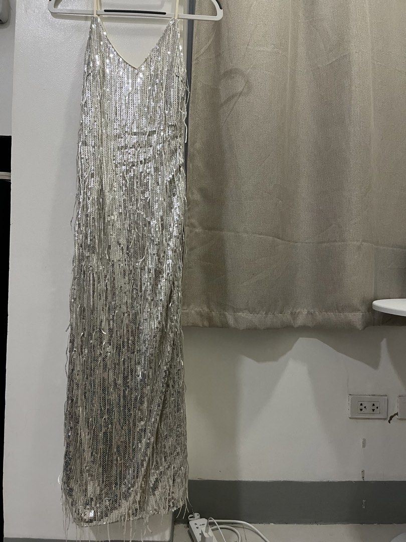 ARAVE Silver Sequin Fringe Slip Dress (Category: Dresses) located in Mandaue City. Submitted by ca.dlrs (Listing ID 1458520448, Image 2). Description: - used once only - altered to fit 4'11" (see last pic for reference).