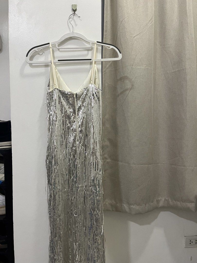 ARAVE Silver Sequin Fringe Slip Dress (Category: Dresses) located in Mandaue City. Submitted by ca.dlrs (Listing ID 1458520448, Image 3). Description: - used once only - altered to fit 4'11" (see last pic for reference).