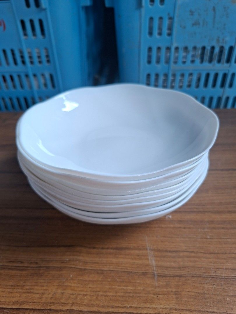 Arcopal Flower shaped Shallow Bowl 18.5cm (Category: Dinnerware & Cutlery) located in Consolacion. Submitted by luxekerei (Listing ID 1458567692, Image 2). Description: - 8pcs available Arcopal Flower Shaped Shallow Bowl 18cm 6pcs available Arcopal Flowe Shaped Bowl 13cm 4.5cm deep 20pcs available.