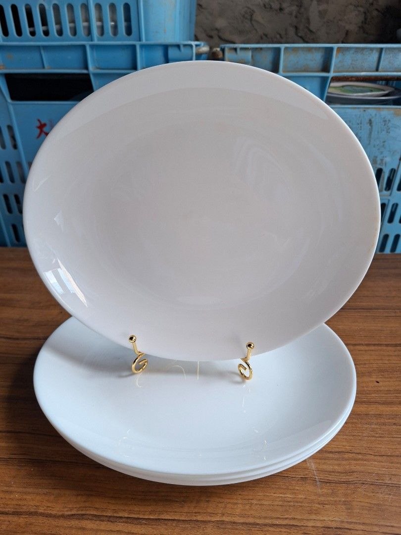 Arcopal Oval Plate 25cm (Category: Dinnerware & Cutlery) located in Consolacion. Submitted by luxekerei (Listing ID 1458559364, Image 1). Description: - 21cm height - 4pcs available Arcopal Oval Shaped Shallow Bowl 21.5cm 3.5cm deep 3pcs available.