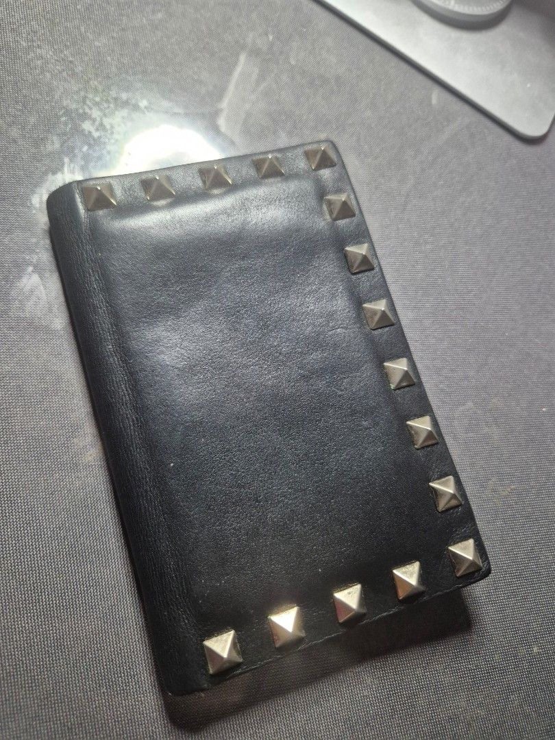 AUTH VALENTINO BLACK LEATHER ROCKSTUD CARD HOLDER (Category: Wallets & Card holders) located in Dumaguete. Submitted by mamahhhmia (Listing ID 1458659838, Image 2). Description: AUTH VALENTINO GARAVANI ROCKSTUD BLACK CARD HOLDER/WALLET. HEAVILY USED AS SHOWN IN PHOTOS. SOLD AS IS. 📌LOCATION: DUMAGUETE CITY 📌MOP: GCASH ONLY 📌COURIER: JNT FLAT RATE OF P90 FOR SMALL POUCH. TY.