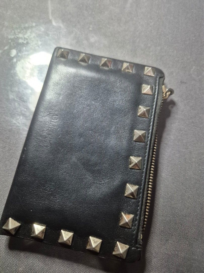 AUTH VALENTINO BLACK LEATHER ROCKSTUD CARD HOLDER (Category: Wallets & Card holders) located in Dumaguete. Submitted by mamahhhmia (Listing ID 1458659838, Image 1). Description: AUTH VALENTINO GARAVANI ROCKSTUD BLACK CARD HOLDER/WALLET. HEAVILY USED AS SHOWN IN PHOTOS. SOLD AS IS. 📌LOCATION: DUMAGUETE CITY 📌MOP: GCASH ONLY 📌COURIER: JNT FLAT RATE OF P90 FOR SMALL POUCH. TY.