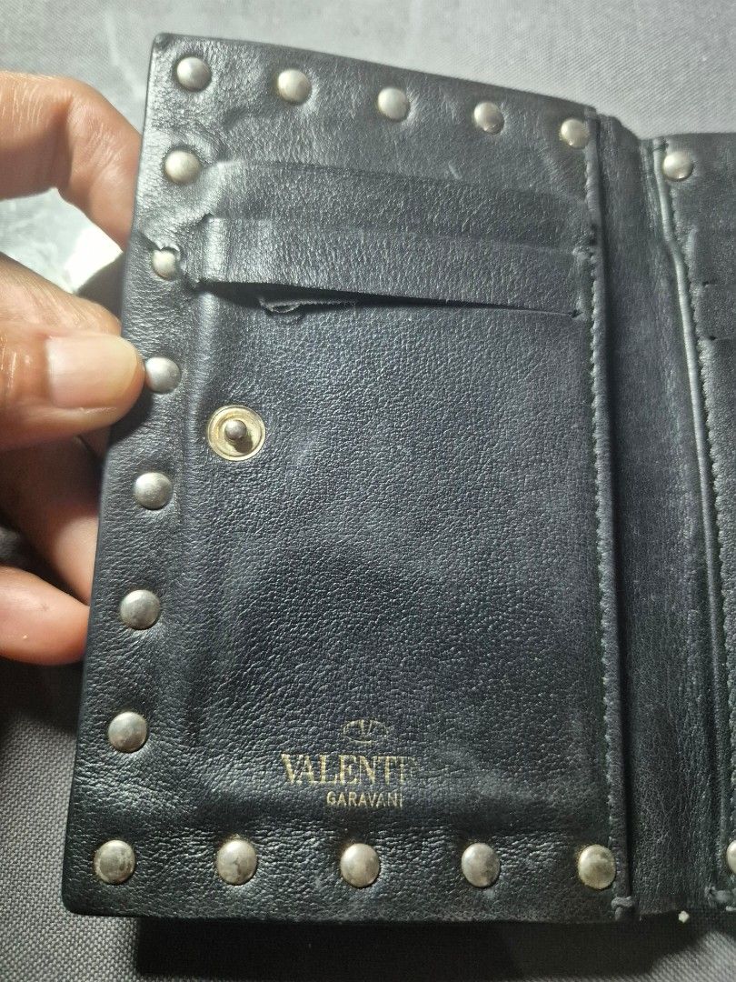 AUTH VALENTINO BLACK LEATHER ROCKSTUD CARD HOLDER (Category: Wallets & Card holders) located in Dumaguete. Submitted by mamahhhmia (Listing ID 1458659838, Image 3). Description: AUTH VALENTINO GARAVANI ROCKSTUD BLACK CARD HOLDER/WALLET. HEAVILY USED AS SHOWN IN PHOTOS. SOLD AS IS. 📌LOCATION: DUMAGUETE CITY 📌MOP: GCASH ONLY 📌COURIER: JNT FLAT RATE OF P90 FOR SMALL POUCH. TY.