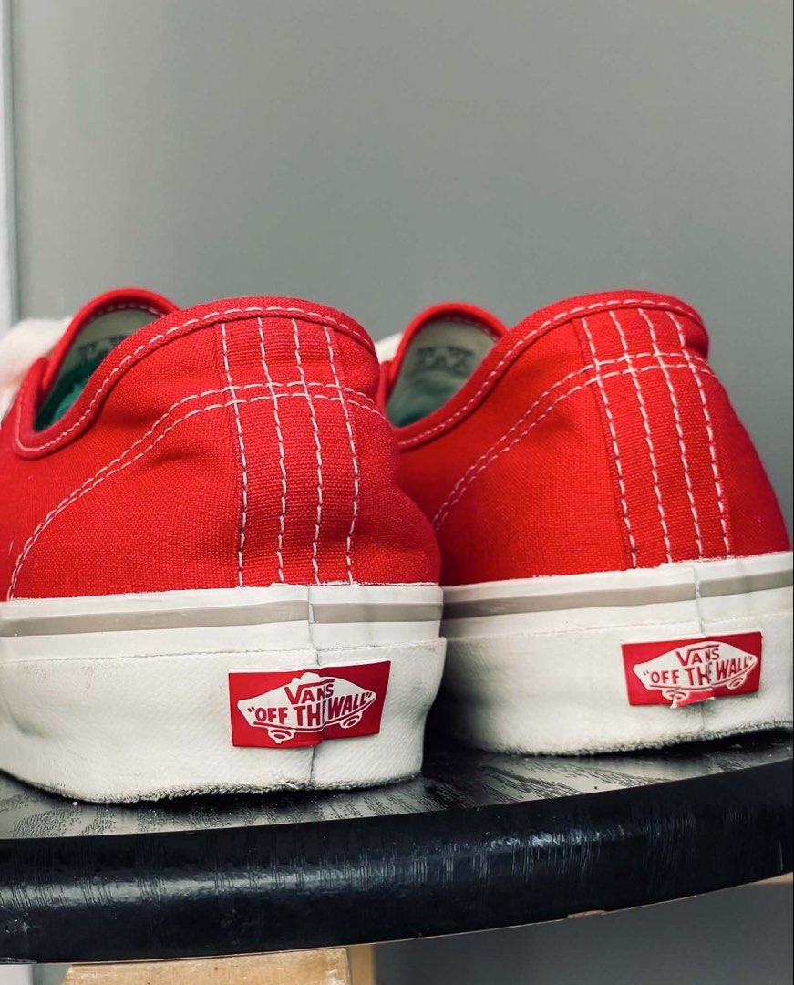 Authentic reissue red mallows (Category: Sneakers) located in Manila. Submitted by cisssss420 (Listing ID 1458531335, Image 3). Description: - Authentic reissue red mallows - Lace-up style with white laces and soles - Iconic Vans Off The Wall logo on heel - Ideal for everyday wear - Size: 10.5 US Men.