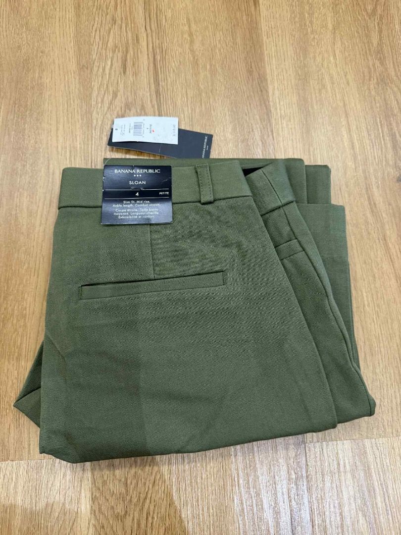 Banana Republic trouser pants (Category: Other Bottoms) located in Taguig. Submitted by discountedpcs (Listing ID 1458686507, Image 2). Description: Authentic from Canada Size 27 Plus shipping fee.