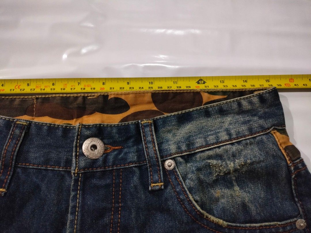 BAPE X HUMAN MADE DEADSTOCK (Category: Jeans) located in Abucay. Submitted by naixrazion199x (Listing ID 1458620280, Image 3). Description: size 28-29 with hang tag .