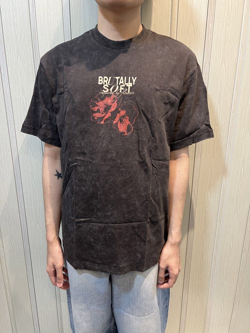 Bershka Graphic T-Shirt (Category: Tshirts & Polo Shirts ) located in Manila. Submitted by rywears (Listing ID 1458551775, Image 1). Description: loc: mnl mop: gcash/bank transfer mod: lalamove/grab.