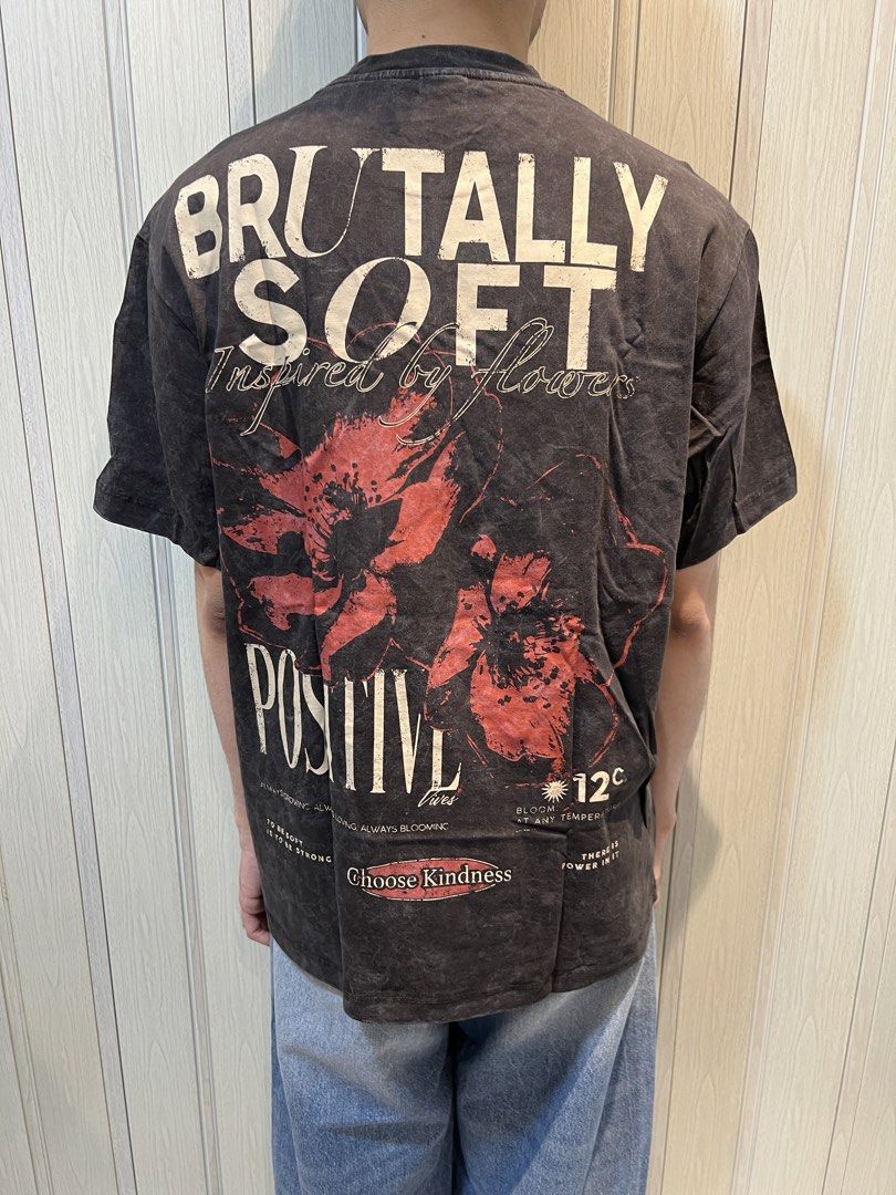 Bershka Graphic T-Shirt (Category: Tshirts & Polo Shirts ) located in Manila. Submitted by rywears (Listing ID 1458551775, Image 2). Description: loc: mnl mop: gcash/bank transfer mod: lalamove/grab.