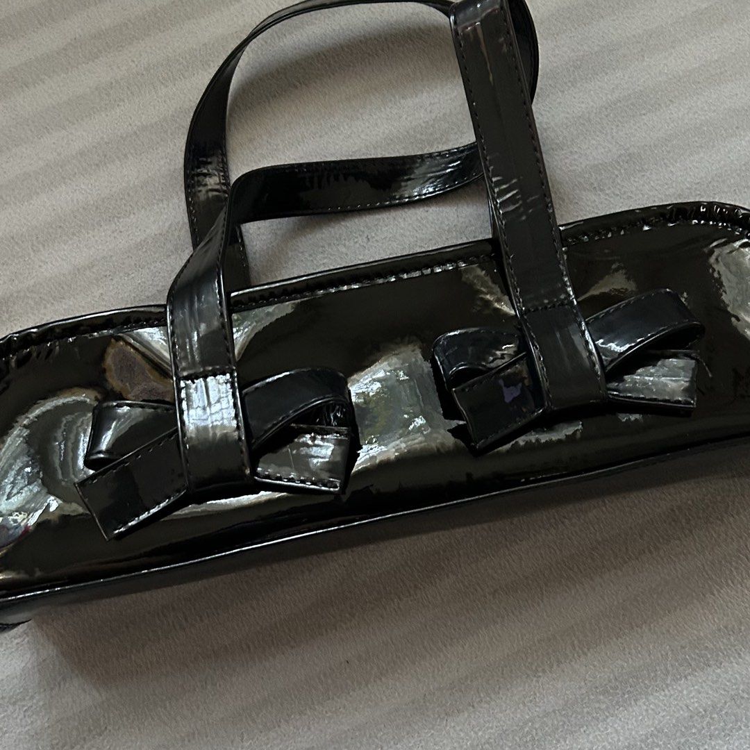 Black Bow Detail Handbag (Category: Purses & Pouches) located in San Pedro. Submitted by aa_jaye (Listing ID 1458645874, Image 3). Description: ⊹ never been used ⊹ in perfect condition check out my listings for more items! ▫️payment: gcash / bank transfer ▫️delivery: j&t / lalamove (can ship from bgc or san pedro, laguna).