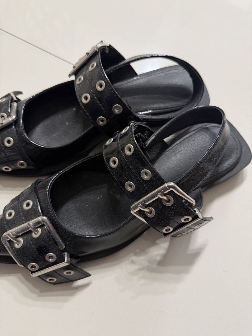 Black Buckle Pointed Toe Slingback Flats (Category: Flats & Sandals) located in Pasig City. Submitted by enneil (Listing ID 1458584323, Image 3). Description: bought from sofab in sm good quality pa just a little dusty from being in storage size 39 .