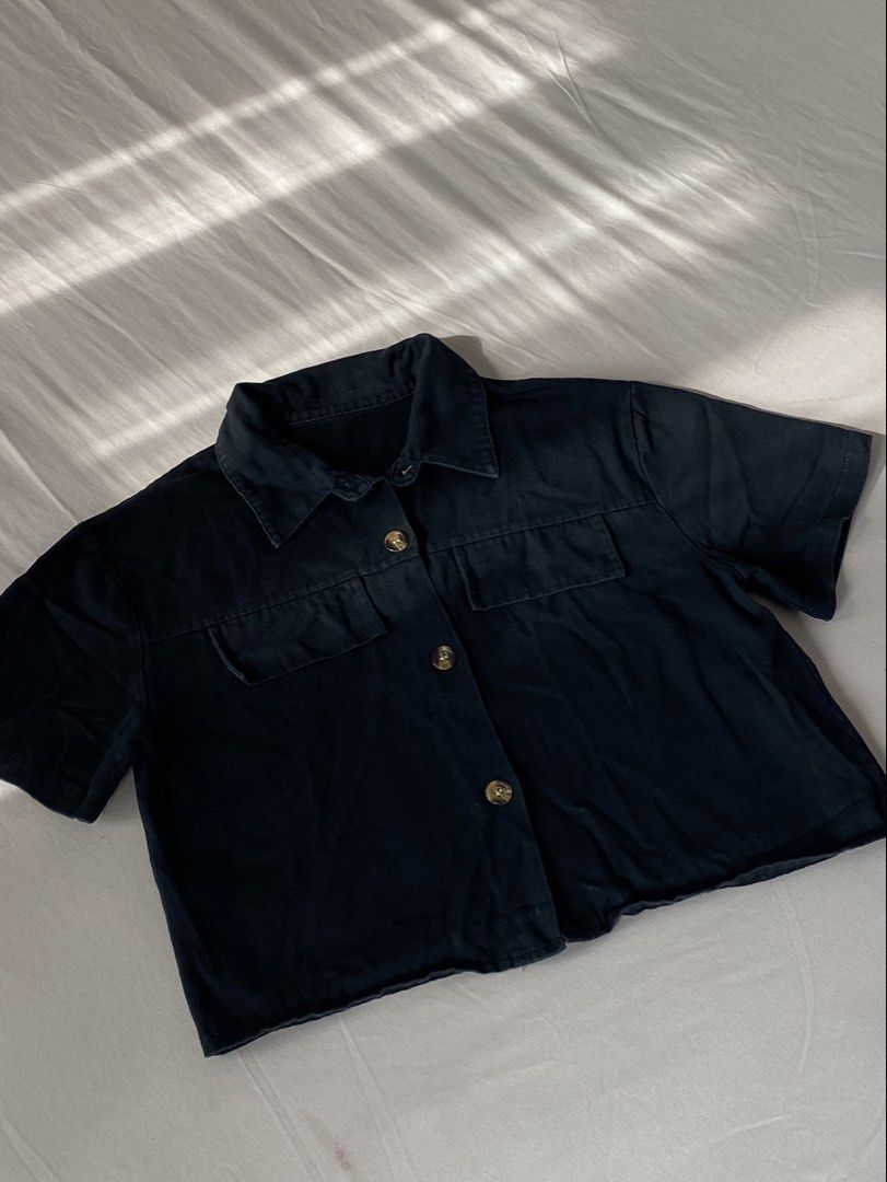 Black Cropped Button-Up Shirt with Pockets (Category: Shirts) located in Makati City. Submitted by dcltering_unicorn (Listing ID 1458685894, Image 1). Description: ♡ 𝙖𝙗𝙤𝙪𝙩 𝙩𝙝𝙚 𝙞𝙩𝙚𝙢 ♡ ✿ size: S-M (length: 17.5 in ; width: 19.5 in) ✿ color: black ✿ style: cropped shirt, short sleeves, with collared neckline. has two chest pockets with button closures ✿ issues: subtle sign of usage ✿ rfs: decluttering, too many tops ♡ 𝙥𝙖𝙮𝙢𝙚𝙣𝙩 & 𝙙