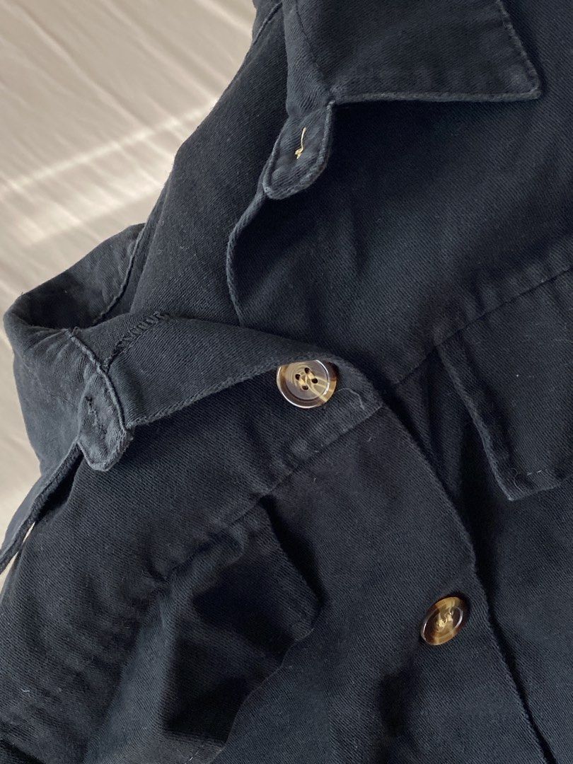 Black Cropped Button-Up Shirt with Pockets (Category: Shirts) located in Makati City. Submitted by dcltering_unicorn (Listing ID 1458685894, Image 2). Description: ♡ 𝙖𝙗𝙤𝙪𝙩 𝙩𝙝𝙚 𝙞𝙩𝙚𝙢 ♡ ✿ size: S-M (length: 17.5 in ; width: 19.5 in) ✿ color: black ✿ style: cropped shirt, short sleeves, with collared neckline. has two chest pockets with button closures ✿ issues: subtle sign of usage ✿ rfs: decluttering, too many tops ♡ 𝙥𝙖𝙮𝙢𝙚𝙣𝙩 & 𝙙