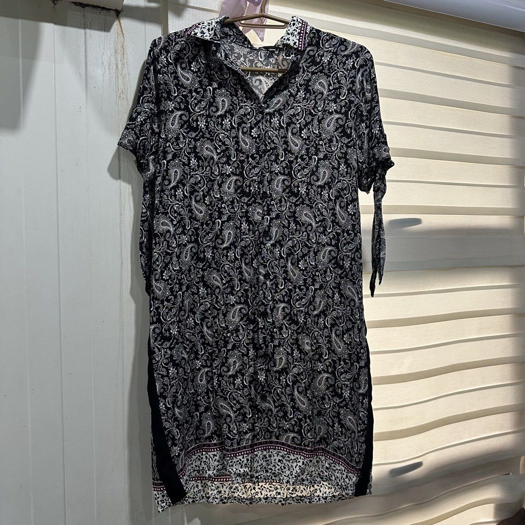 Black Dress w design (Category: Dresses) located in Bulacan. Submitted by notalyk (Listing ID 1458648189, Image 1). Description: - fits medium and may fit large - with freebie (2 items and up) 💗 📍Bulacan Delivery fee is shouldered by customer .