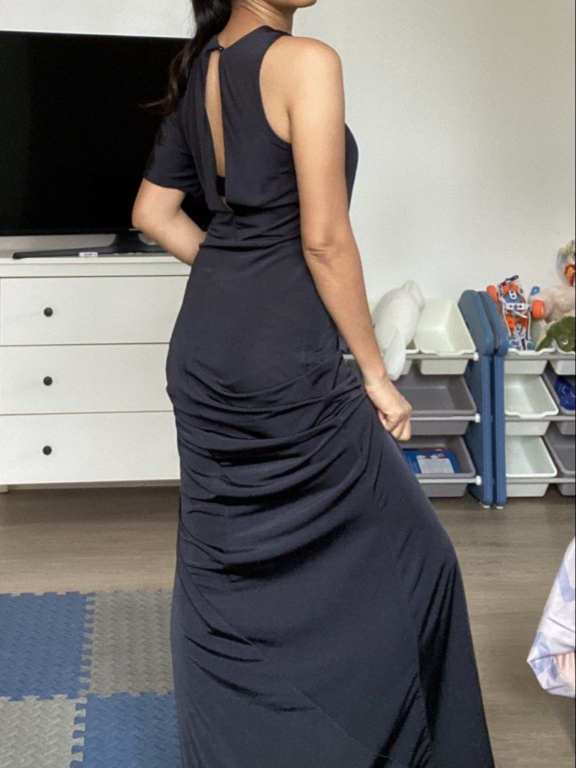 Black One Shoulder Maxi Dress (Category: Dresses) located in Santa Rosa. Submitted by hoardqueensdeclutter (Listing ID 1458562835, Image 2). Description: - Flowy black maxi dress - Unique one-shoulder design with a short sleeve on the opposite side - Ruching detail on the side of the skirt for a flattering fit - Open back with a stylish keyhole closure - Ideal for formal events, parties, or a chic night out.