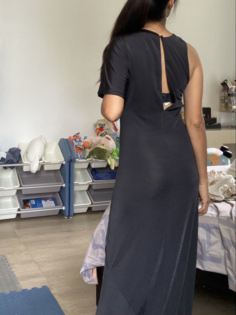Black One Shoulder Maxi Dress (Category: Dresses) located in Santa Rosa. Submitted by hoardqueensdeclutter (Listing ID 1458562835, Image 3). Description: - Flowy black maxi dress - Unique one-shoulder design with a short sleeve on the opposite side - Ruching detail on the side of the skirt for a flattering fit - Open back with a stylish keyhole closure - Ideal for formal events, parties, or a chic night out.