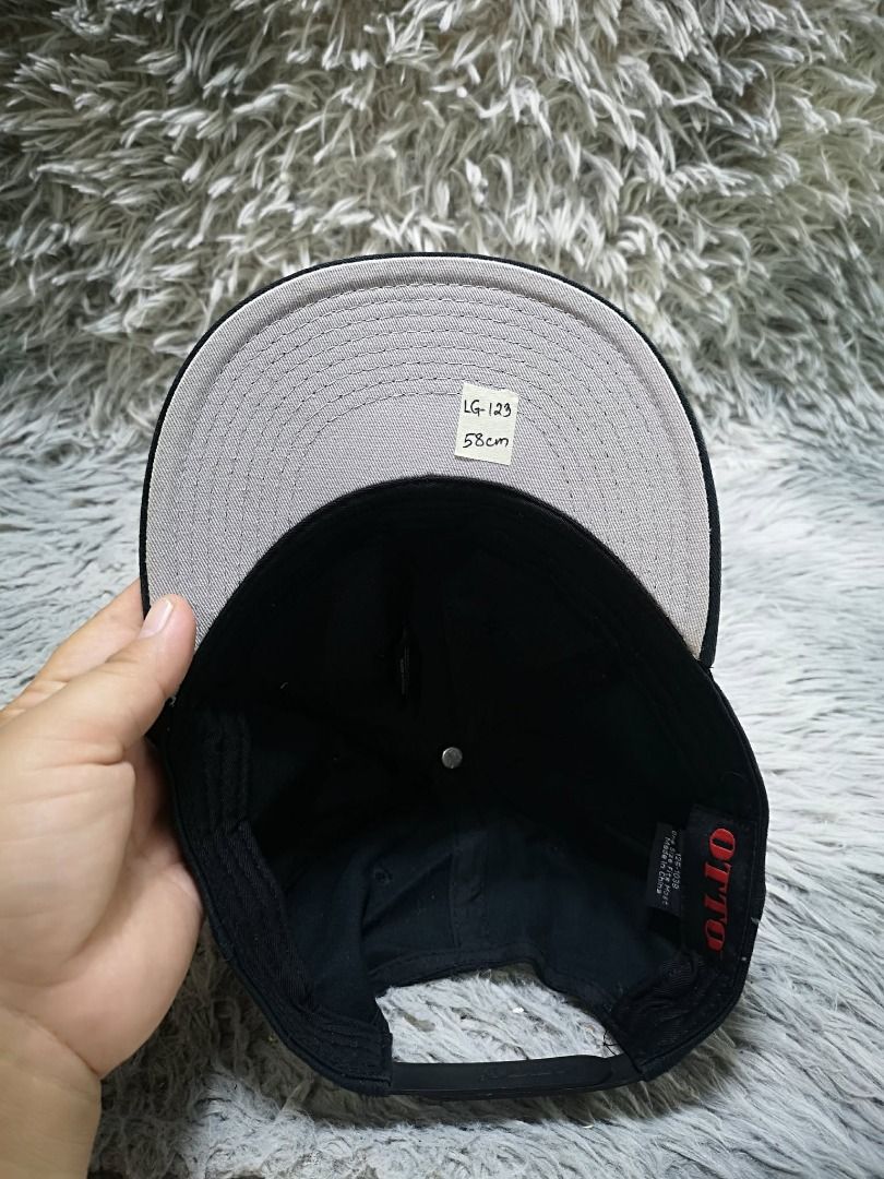 Black Snapback Baseball Cap (Category: Caps & Hats) located in Santa Cruz. Submitted by jmy_surplus.2 (Listing ID 1458551509, Image 2). Description: Size ; 58cm Color ; Black Type ; Baseball cap Brand ; No brand Material ; Nylon Style ; Black Baseball cap LG 123 JMY 5 Batch #216.