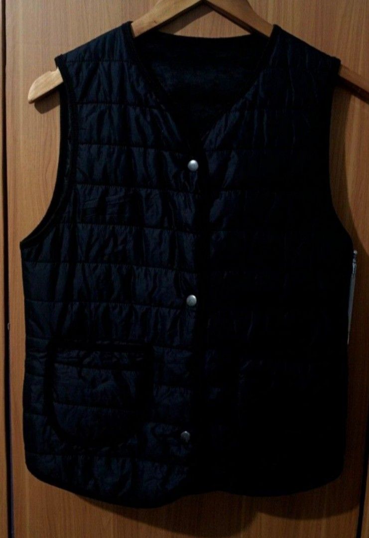 Black Vest (Category: Tshirts & Polo Shirts ) located in Munoz. Submitted by aj_findss (Listing ID 1458653218, Image 2). Description: .
